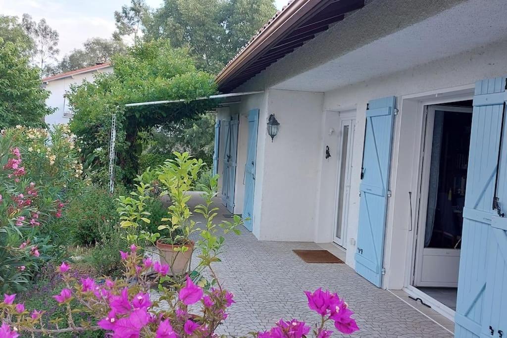 Villa De Charme Avec Piscine Saint-Jory Exterior foto